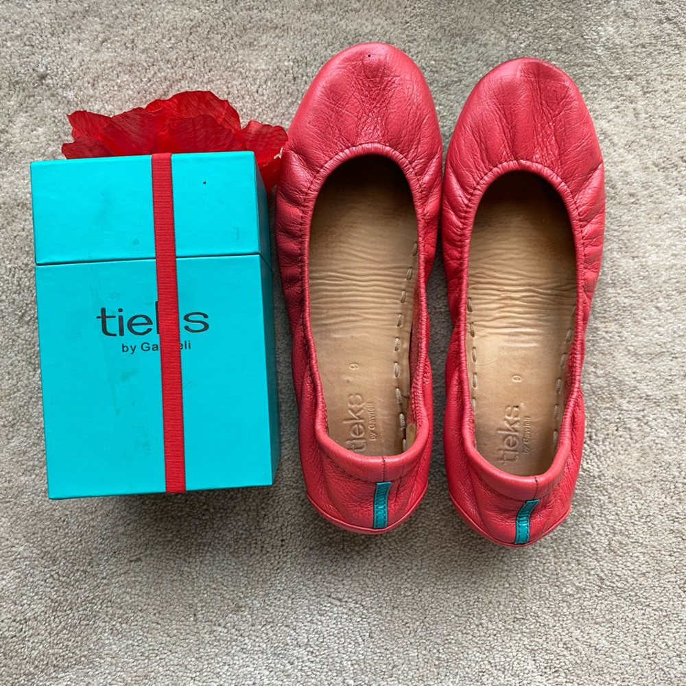 Poppy tieks